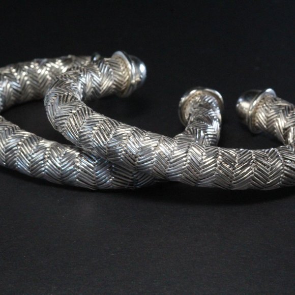 ANGELA CUMMINGS STERLING SILVER WEAVE TEXTURED HEAVY 79g CUFF PAIR BRACELET - Picture 7 of 12